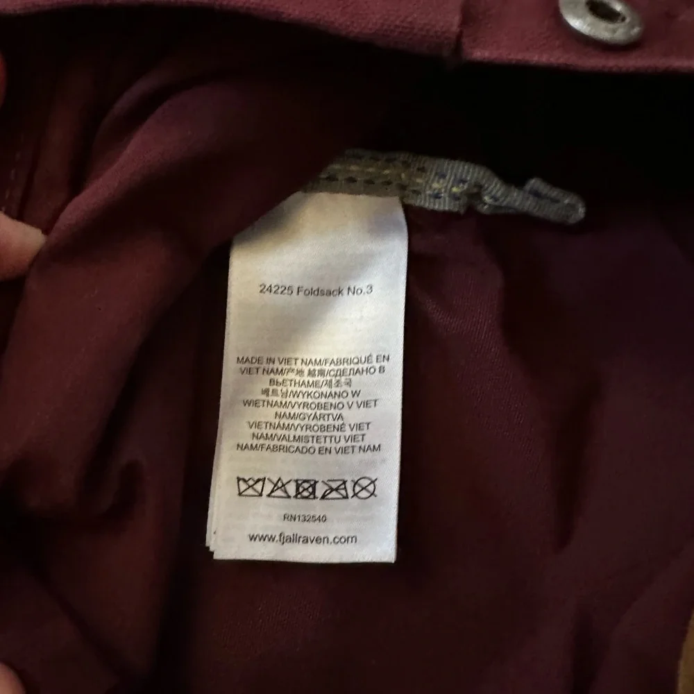 Fjällräven Crossbody Foldsack No. 3 6L in Dark Garnet - Picture 7 of 10